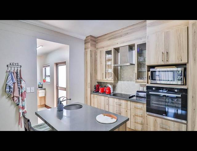 2 BEDROOM TOWNHOUSE FOR SALE IN RETIRE AT MIDSTREAM